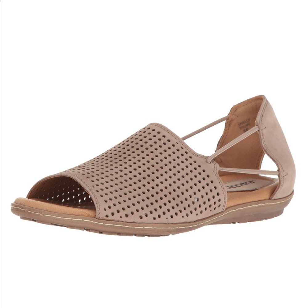 Earth Shelly Taupe size 8